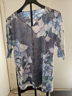 Blue 84 Women’s Blue Floral Scoop Neck Tee